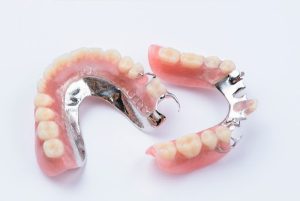 مزایای پروتز کامل دندان چیست؟