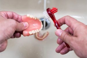 مراقبت از دندان های مصنوعی